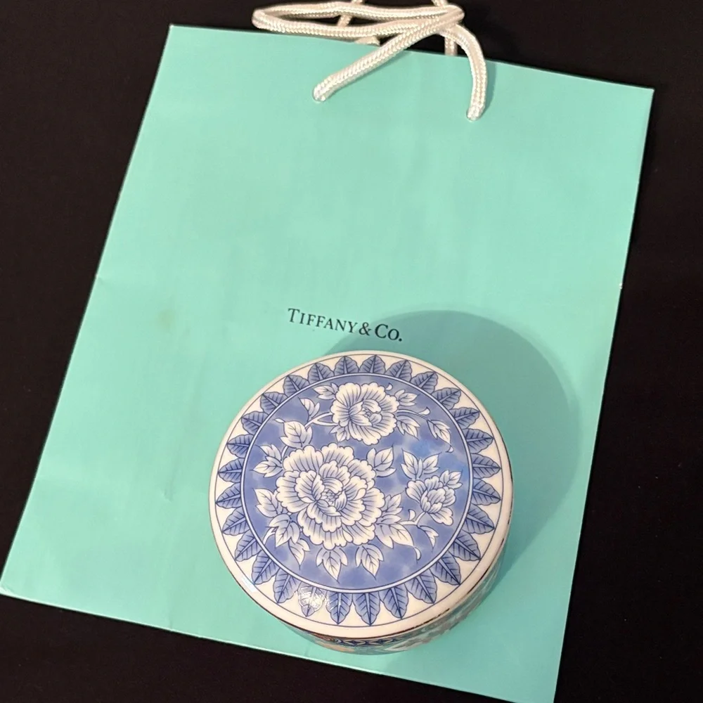 Tiffany Imari Arita Trinket Box with Tiffany Gift Bag - Picture 6 of 6